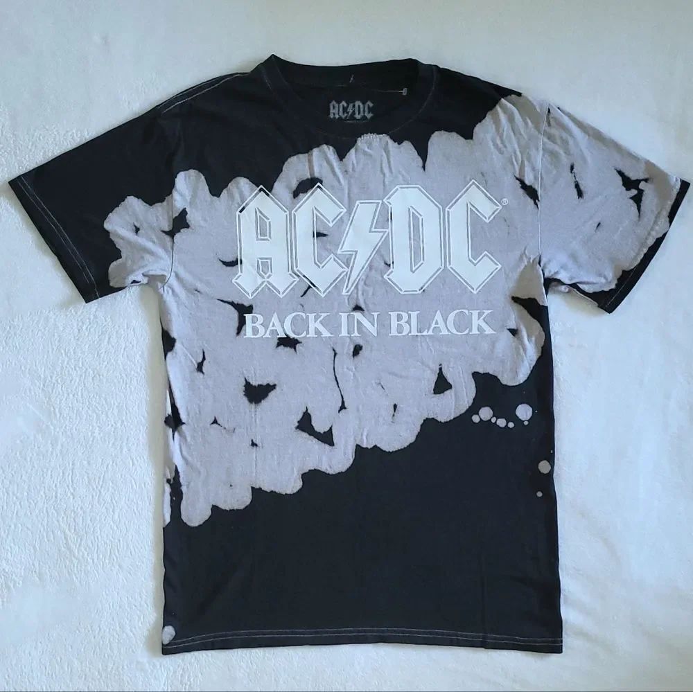 AC⚡DC Bleached "Back in Black"🖤 Graphic Tee👕 - NWOT